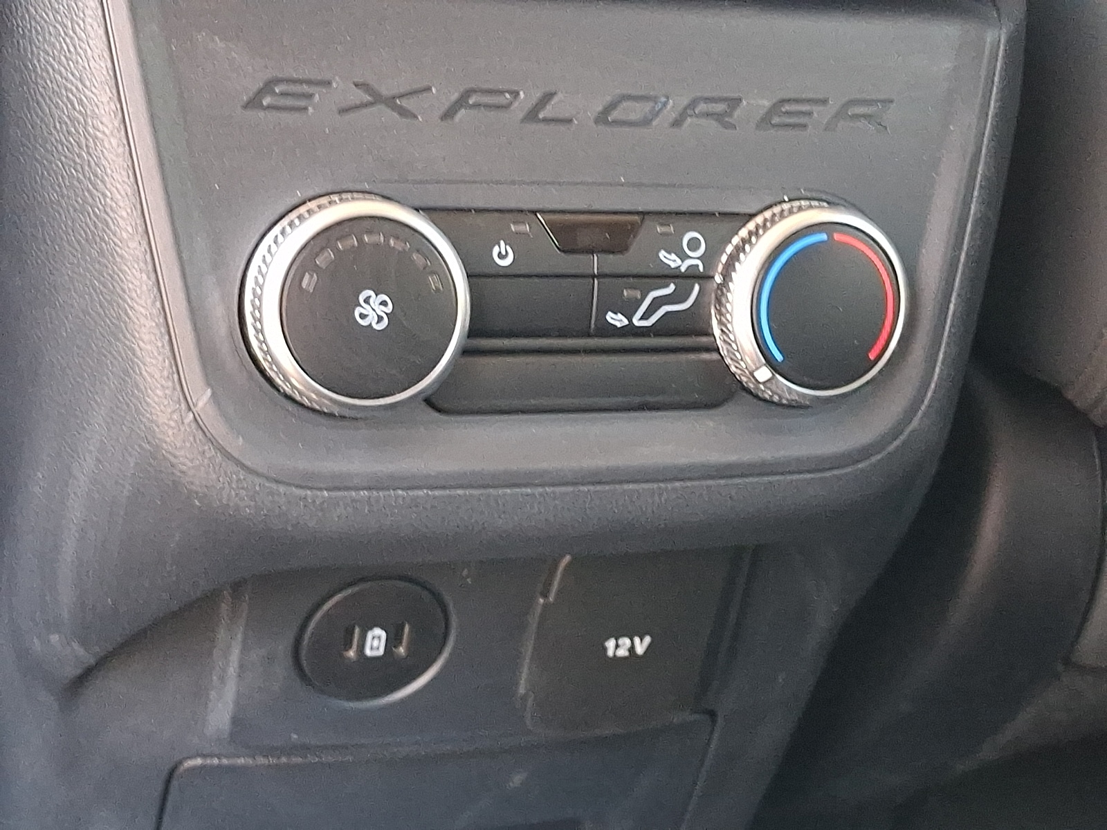 2025 Ford Explorer Active - Photo 13