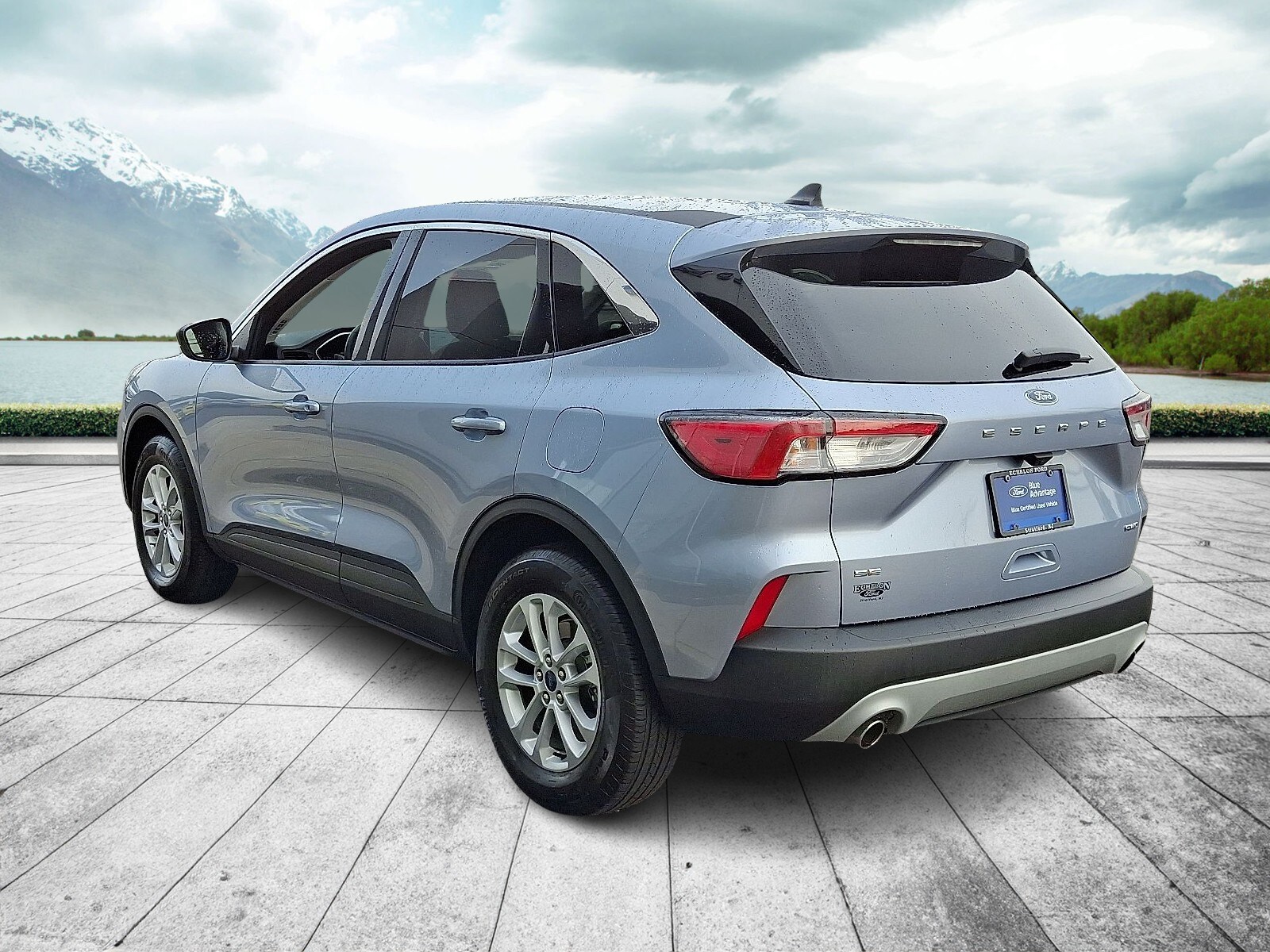 2022 Ford Escape SE photo 2