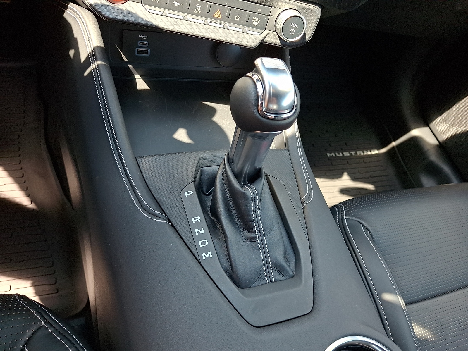 2025 Ford Mustang GT Premium - Photo 15
