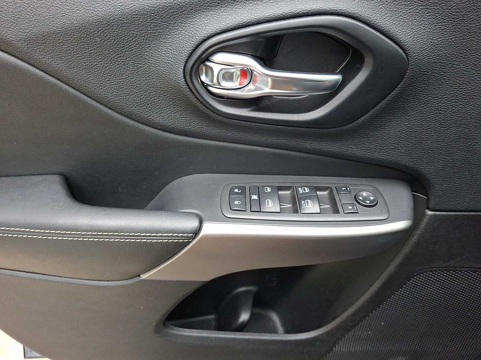 2021 Jeep Cherokee 80TH - Photo 14