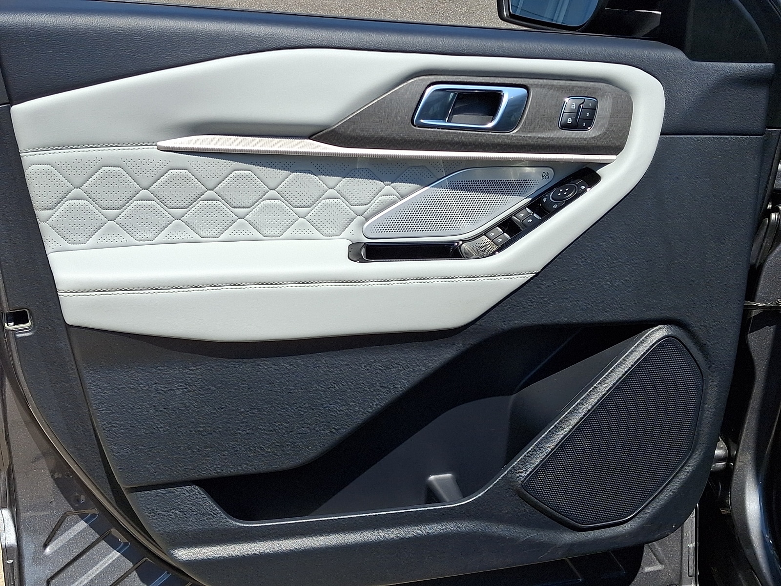 2025 Ford Explorer Platinum - Photo 15