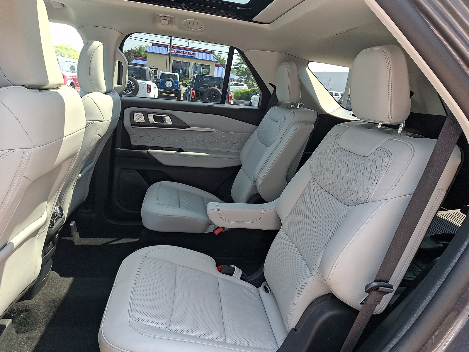 2025 Ford Explorer Platinum - Photo 11