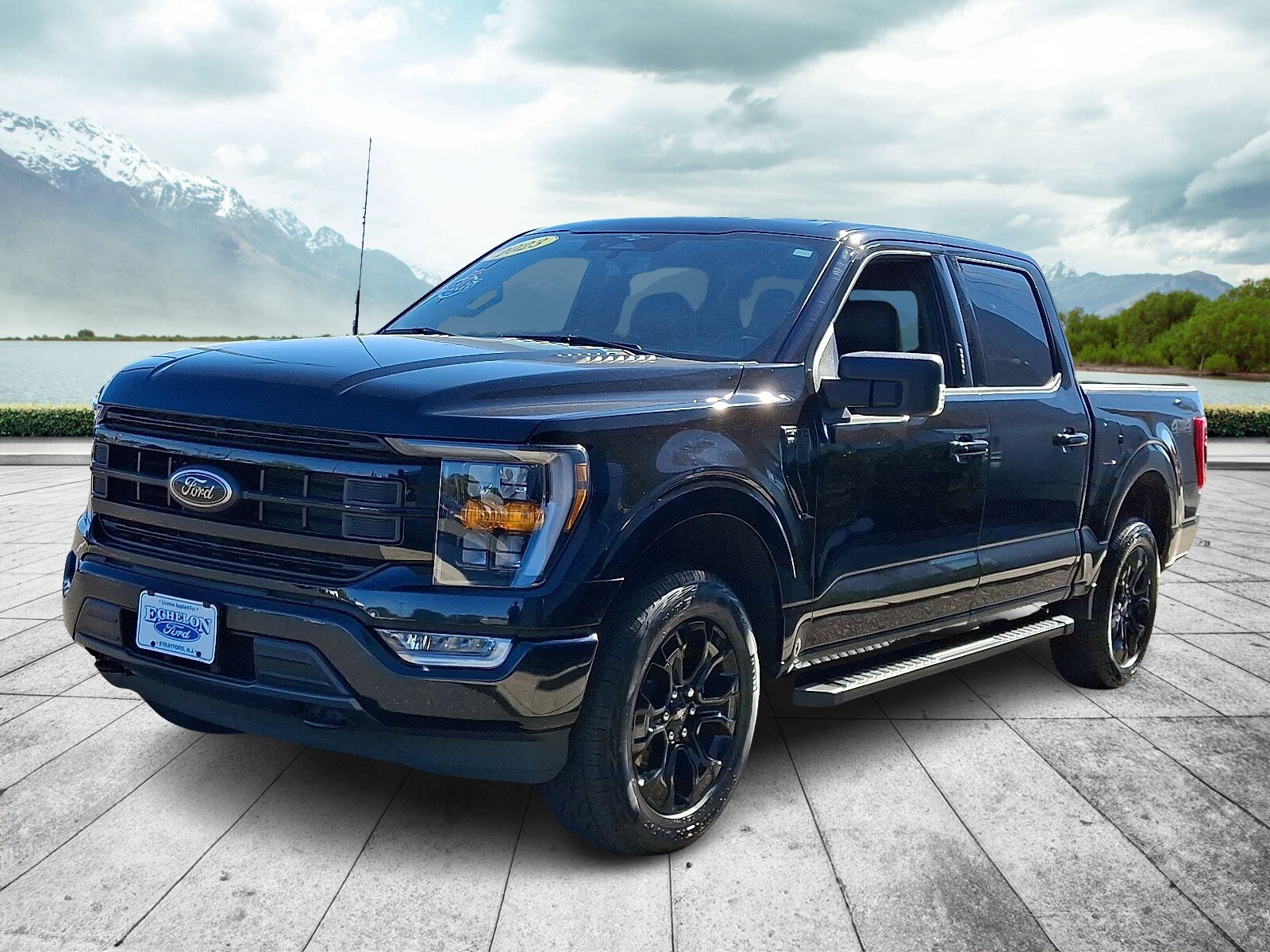 2023 Ford F-150 XLT photo 2