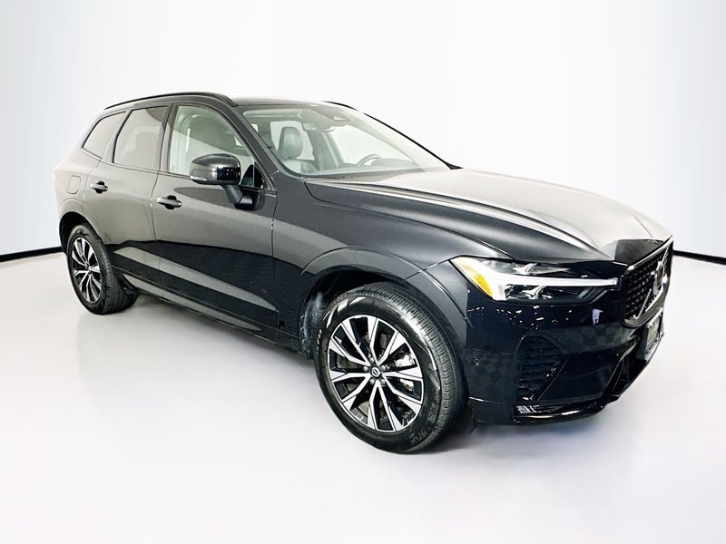 2025 Volvo XC60 Plus's photo