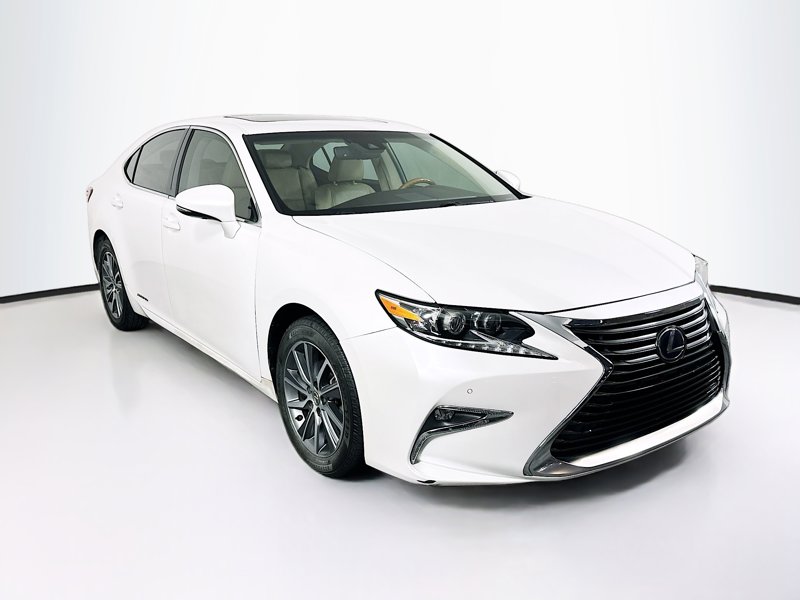 2017 Lexus ES 350 300h's photo