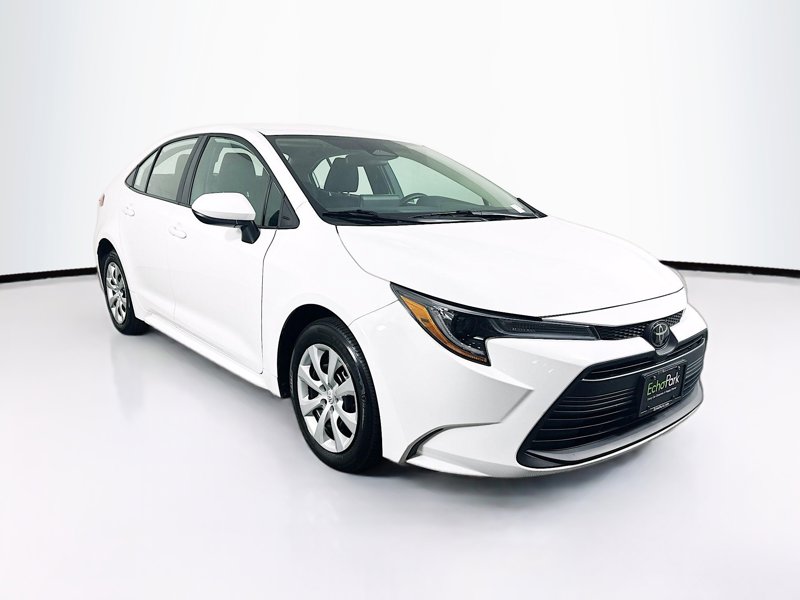 2024 Toyota Corolla LE's photo