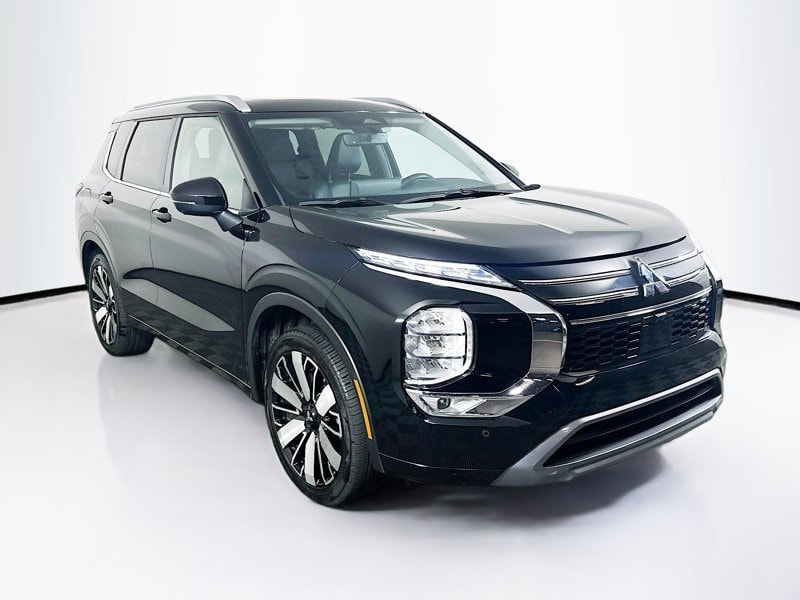 2025 Mitsubishi Outlander SEL 2WD's photo