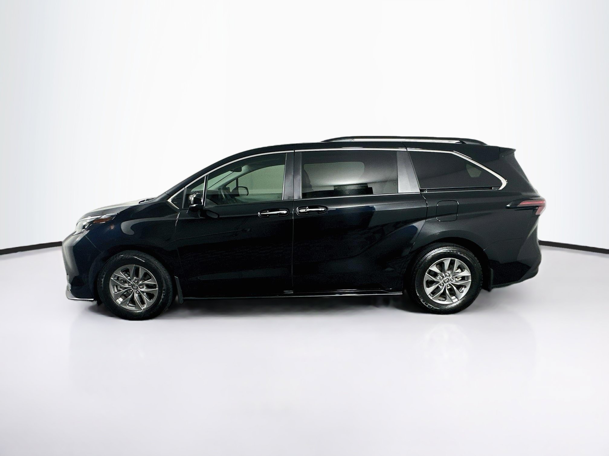 Used 2026 Toyota Sienna XLE XLE FWD 8-Passenger