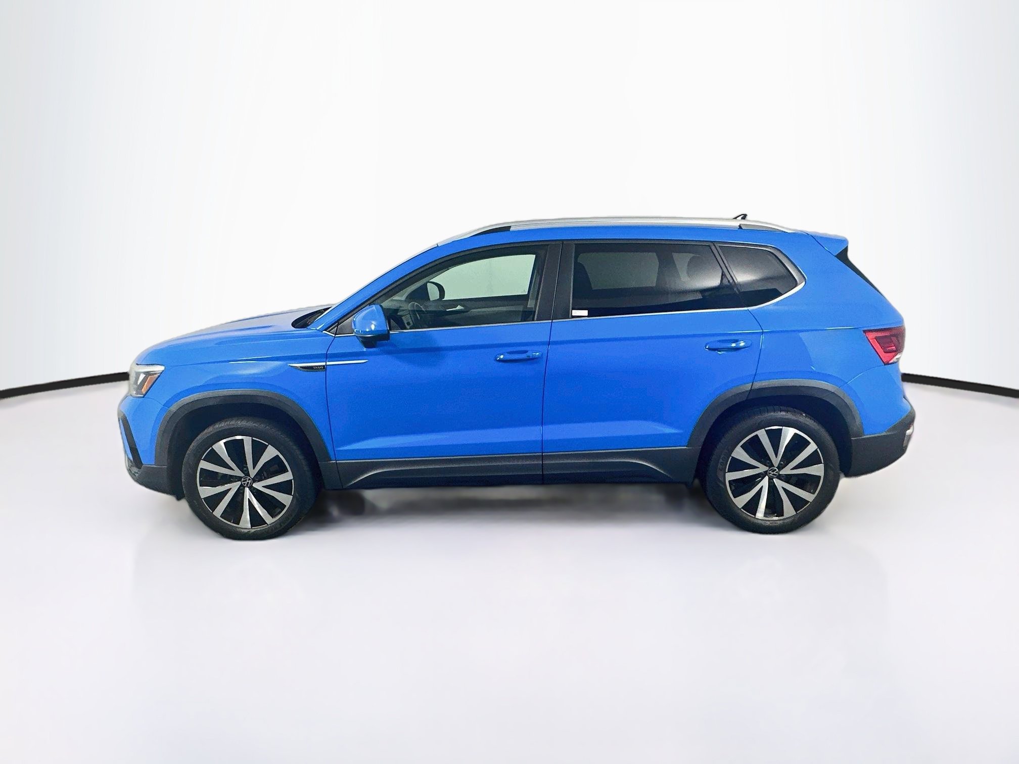 Used 2022 Volkswagen Taos SE SE FWD