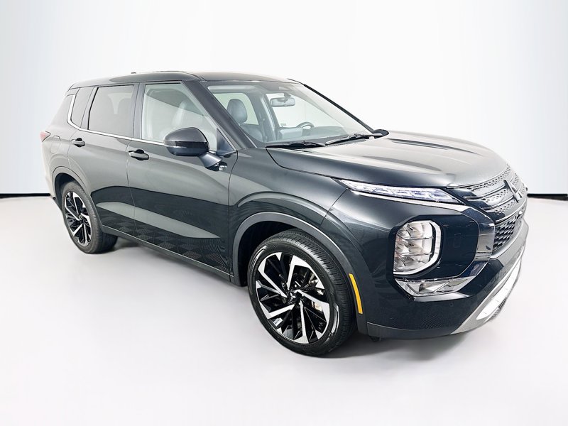 2024 Mitsubishi Outlander SE's photo