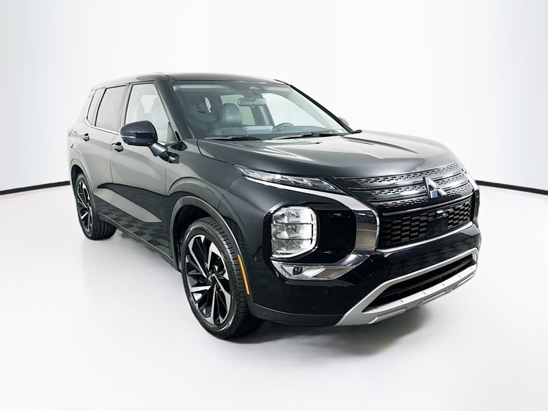 2024 Mitsubishi Outlander SE 2WD's photo
