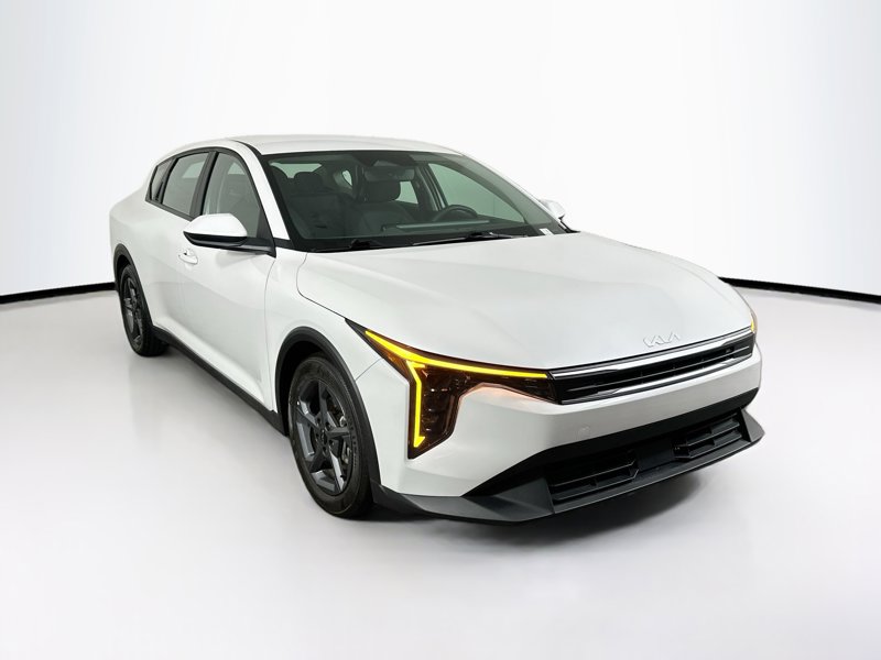 2025 Kia K4 LXS AT's photo
