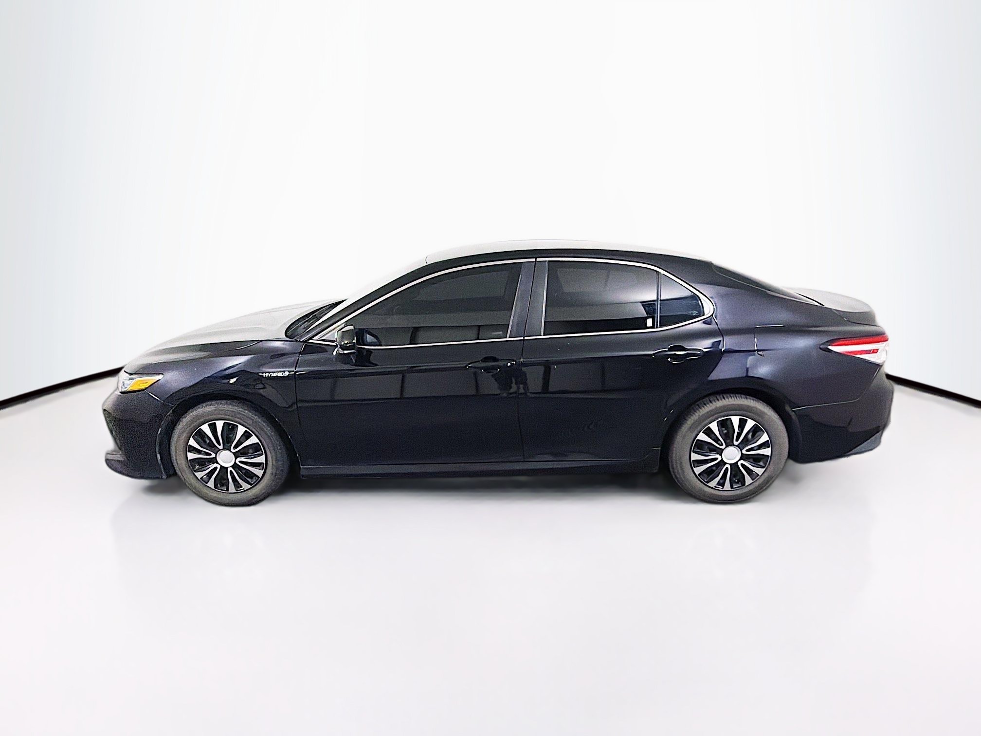 Used 2018 Toyota Camry Hybrid LE Hybrid LE CVT