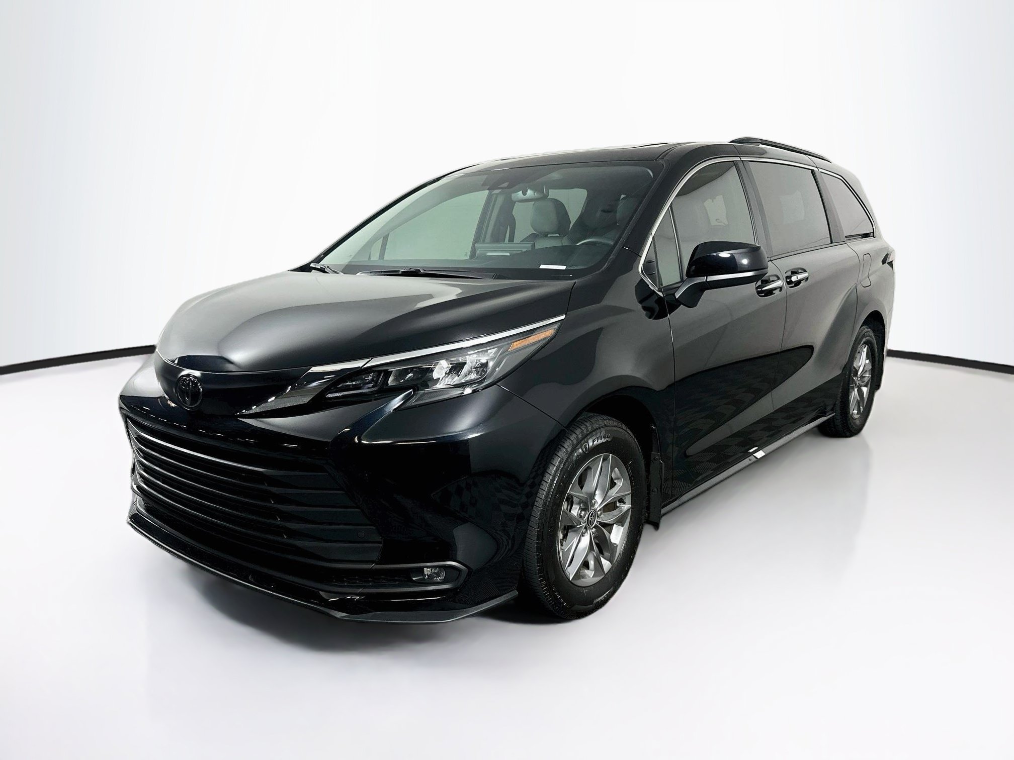 Used 2026 Toyota Sienna XLE XLE FWD 8-Passenger