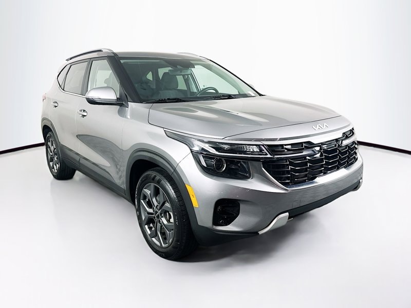 2024 Kia Seltos S's photo