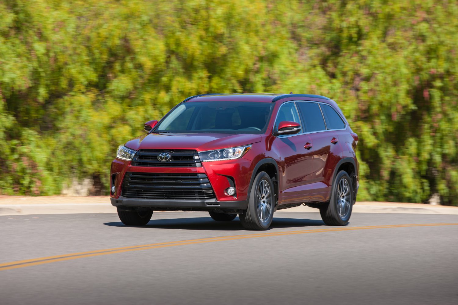 2017_Toyota_Highlander_SE_001_2E2B22E0AD4611EC011BECA90EA62C065DC1825F-1500x1000.jpg