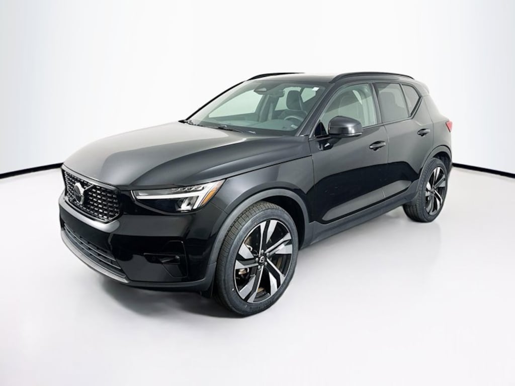 Used 2023 Volvo XC40 Plus Dark Theme B5 AWD Plus Dark Theme