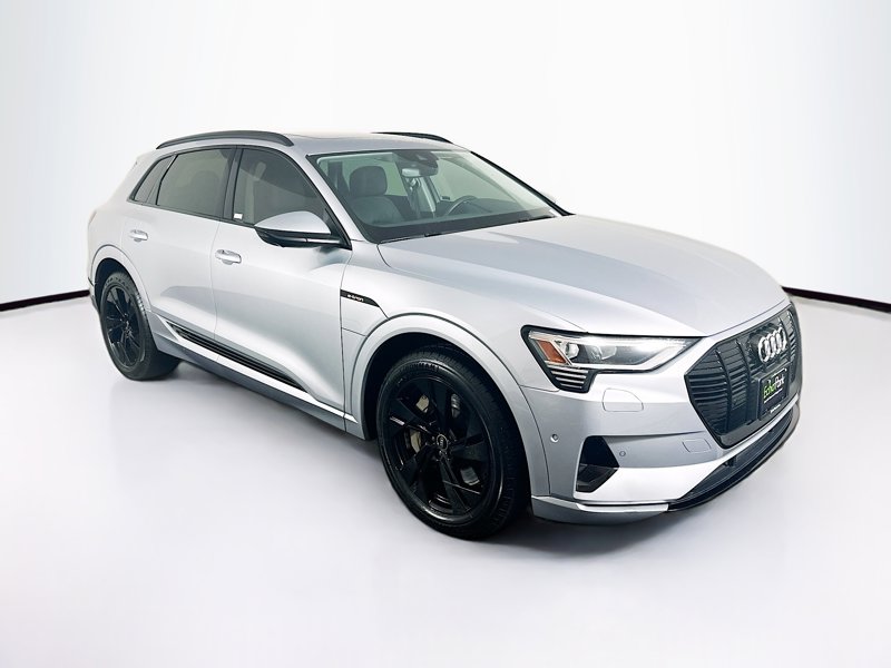 2022 Audi e-tron Premium's photo