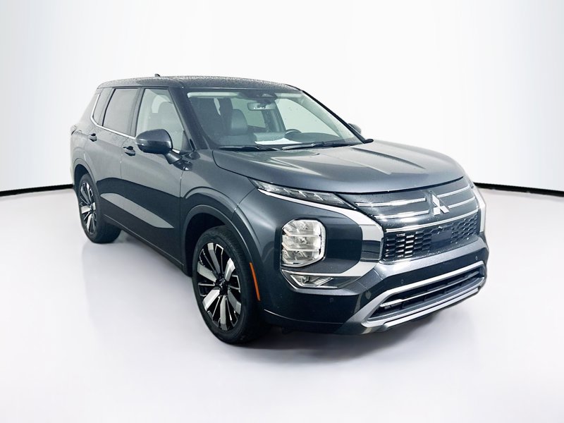 2025 Mitsubishi Outlander SE 2WD's photo