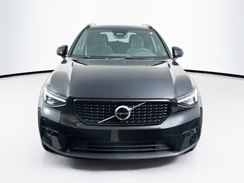 Used 2023 Volvo XC40 Plus Dark Theme B5 AWD Plus Dark Theme