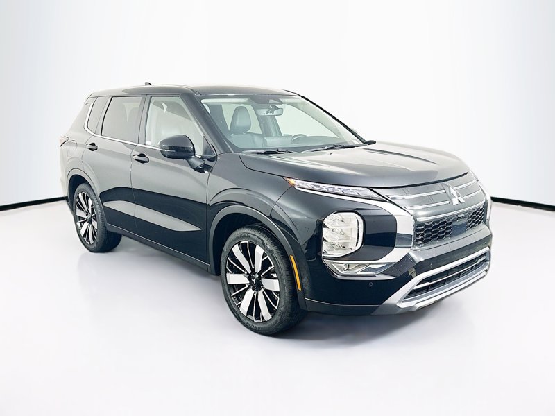 2025 Mitsubishi Outlander SE 2WD's photo