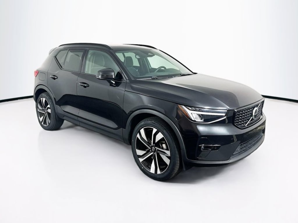 Used 2023 Volvo XC40 Plus Dark Theme B5 AWD Plus Dark Theme