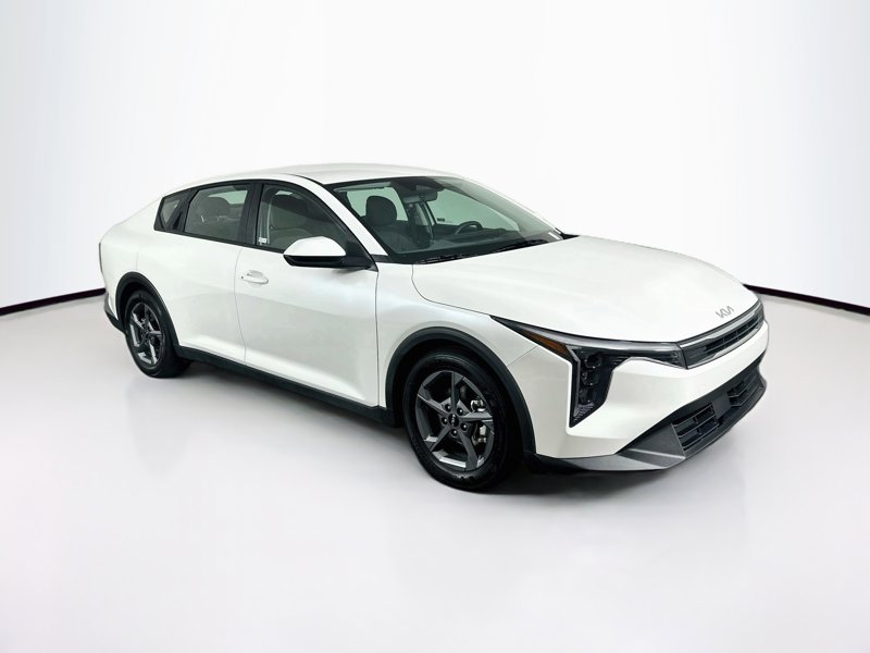 2025 Kia K4 LXS AT's photo