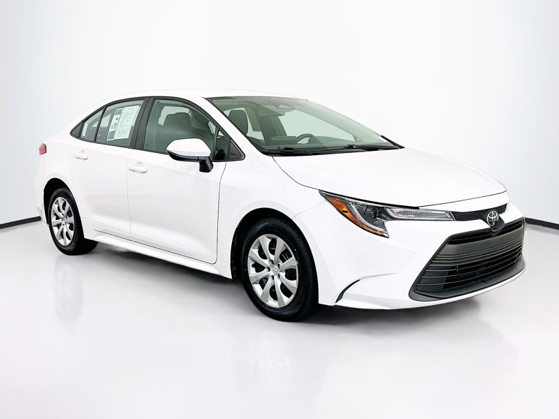 2024 Toyota Corolla LE's photo