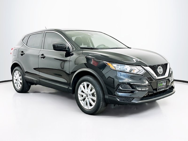 2022 Nissan Rogue Sport S's photo