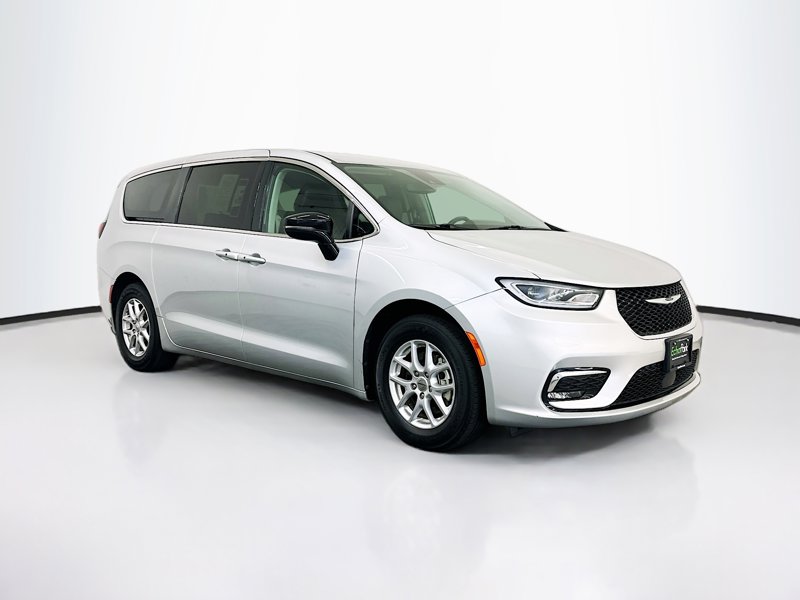 2024 Chrysler Pacifica Touring L's photo