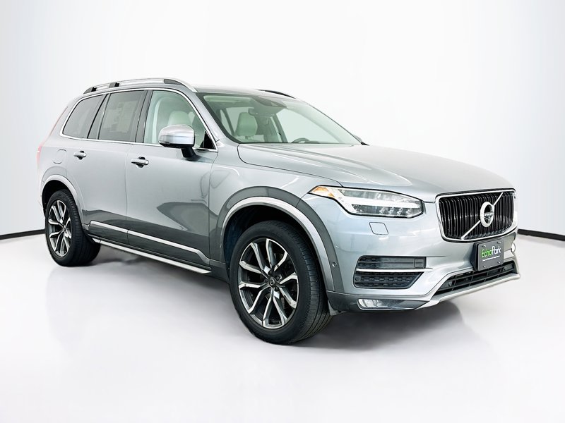 2017 Volvo XC90 T6 AWD Momentum's photo