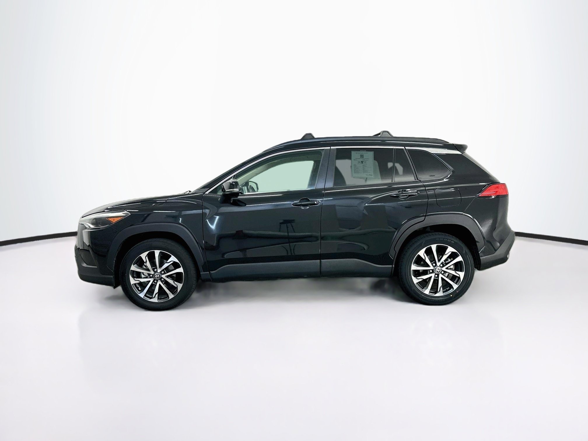 Used 2022 Toyota Corolla Cross XLE XLE 4WD