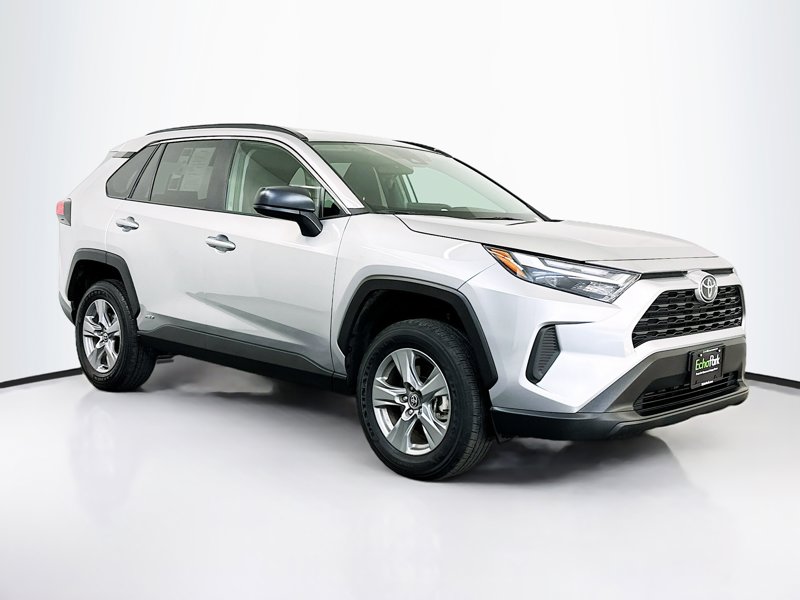 2025 Toyota RAV4 LE's photo