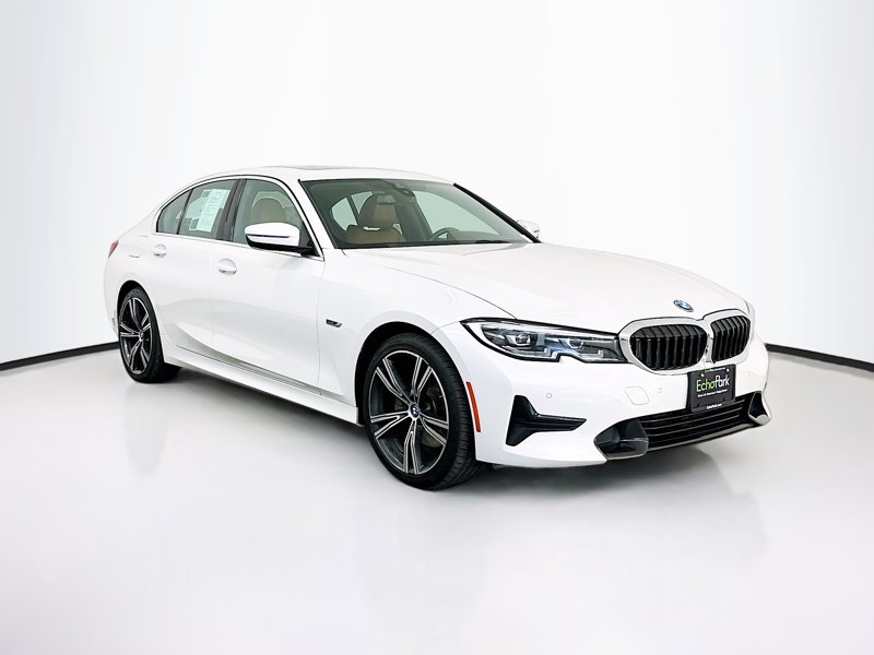 2022 BMW 3 Series 330e's photo