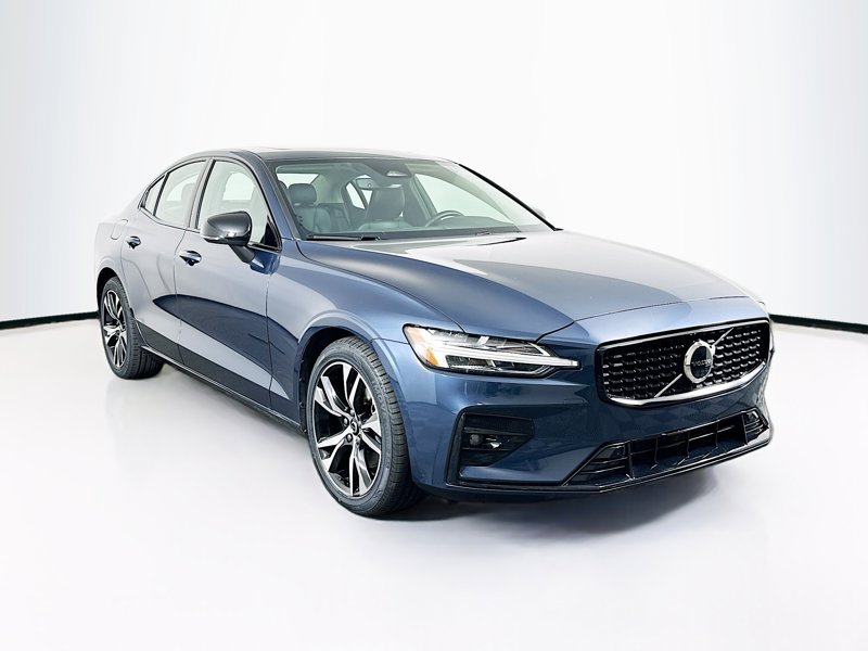 2024 Volvo S60 B5 Core Dark Theme's photo