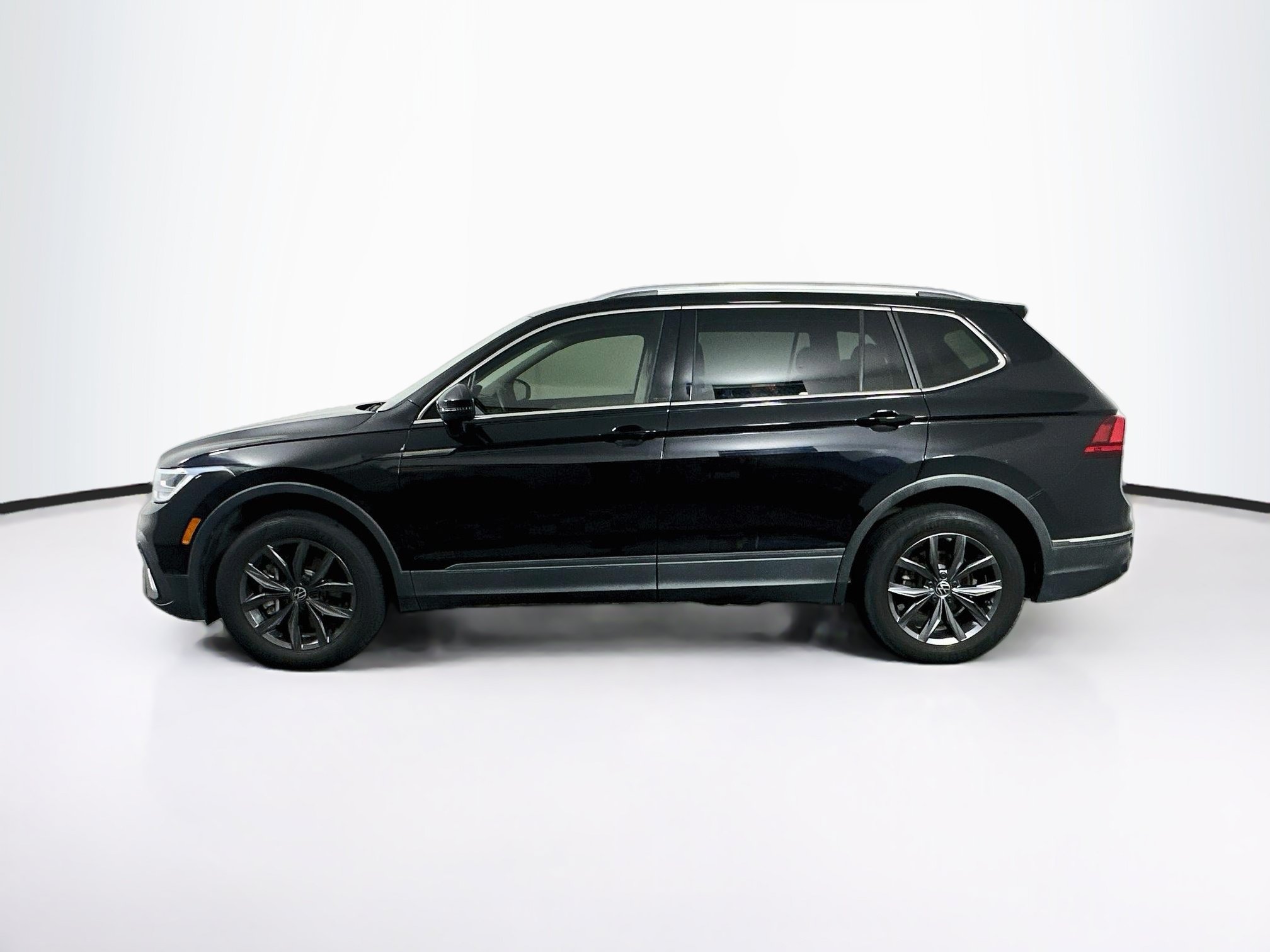 Used 2023 Volkswagen Tiguan SE 2.0T SE FWD