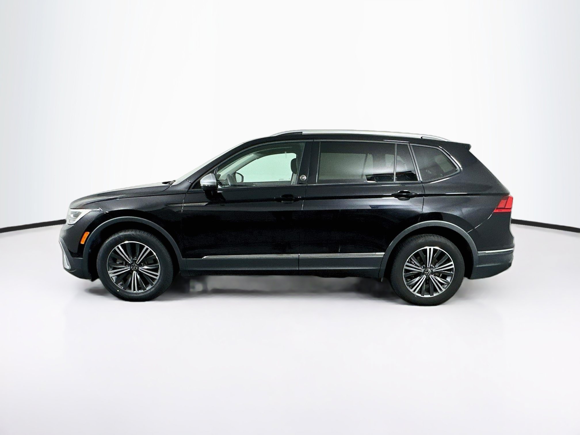 Used 2024 Volkswagen Tiguan Wolfsburg Edition 2.0T Wolfsburg Edition FWD