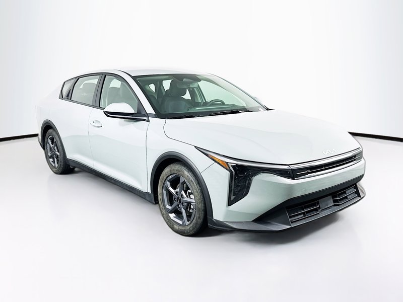 2025 Kia K4 LXS AT's photo