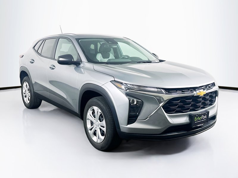 2024 Chevrolet Trax LS's photo