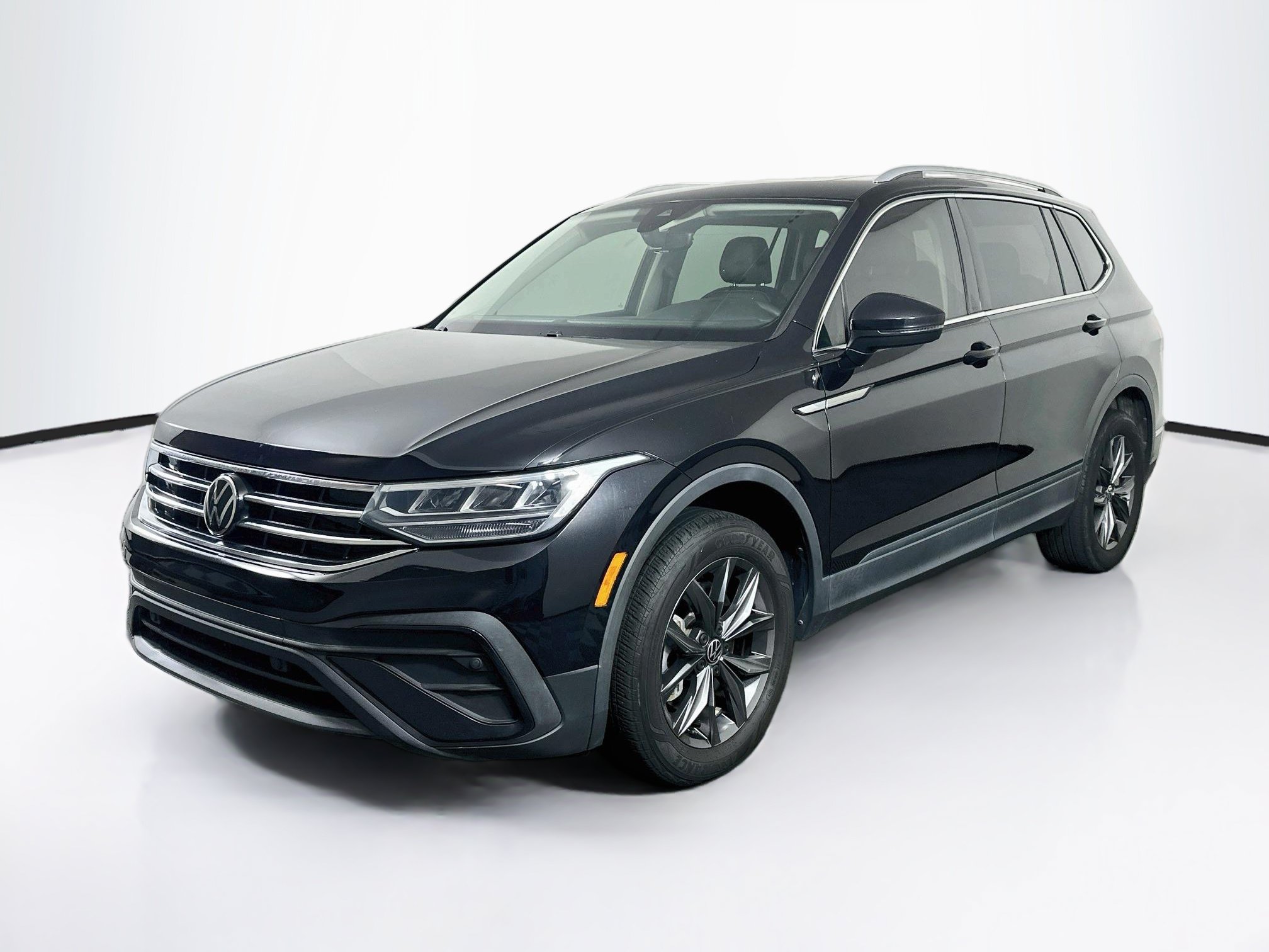 Used 2023 Volkswagen Tiguan SE 2.0T SE FWD