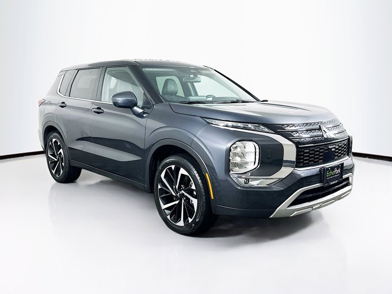 2024 Mitsubishi Outlander SE's photo