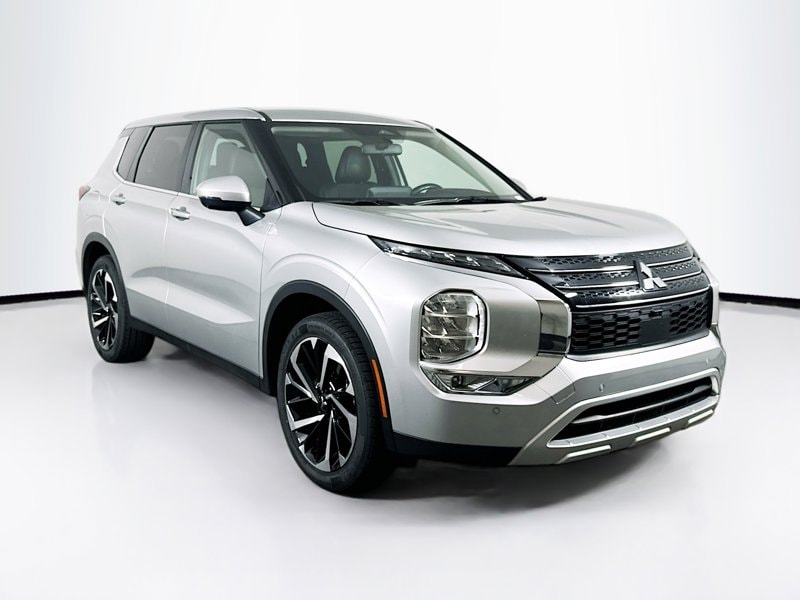 2024 Mitsubishi Outlander SE 2WD's photo