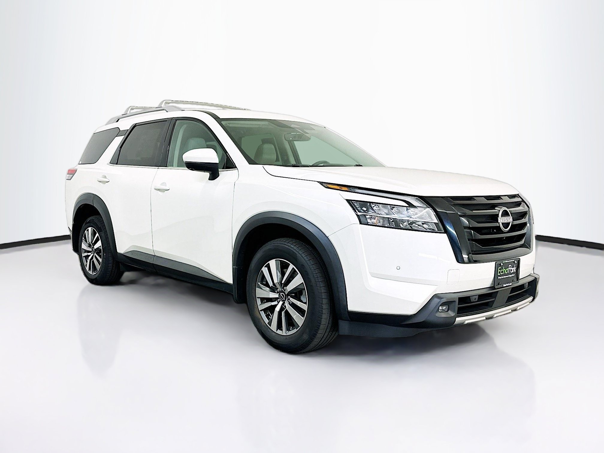 2023 Nissan Pathfinder SL 4WD's photo