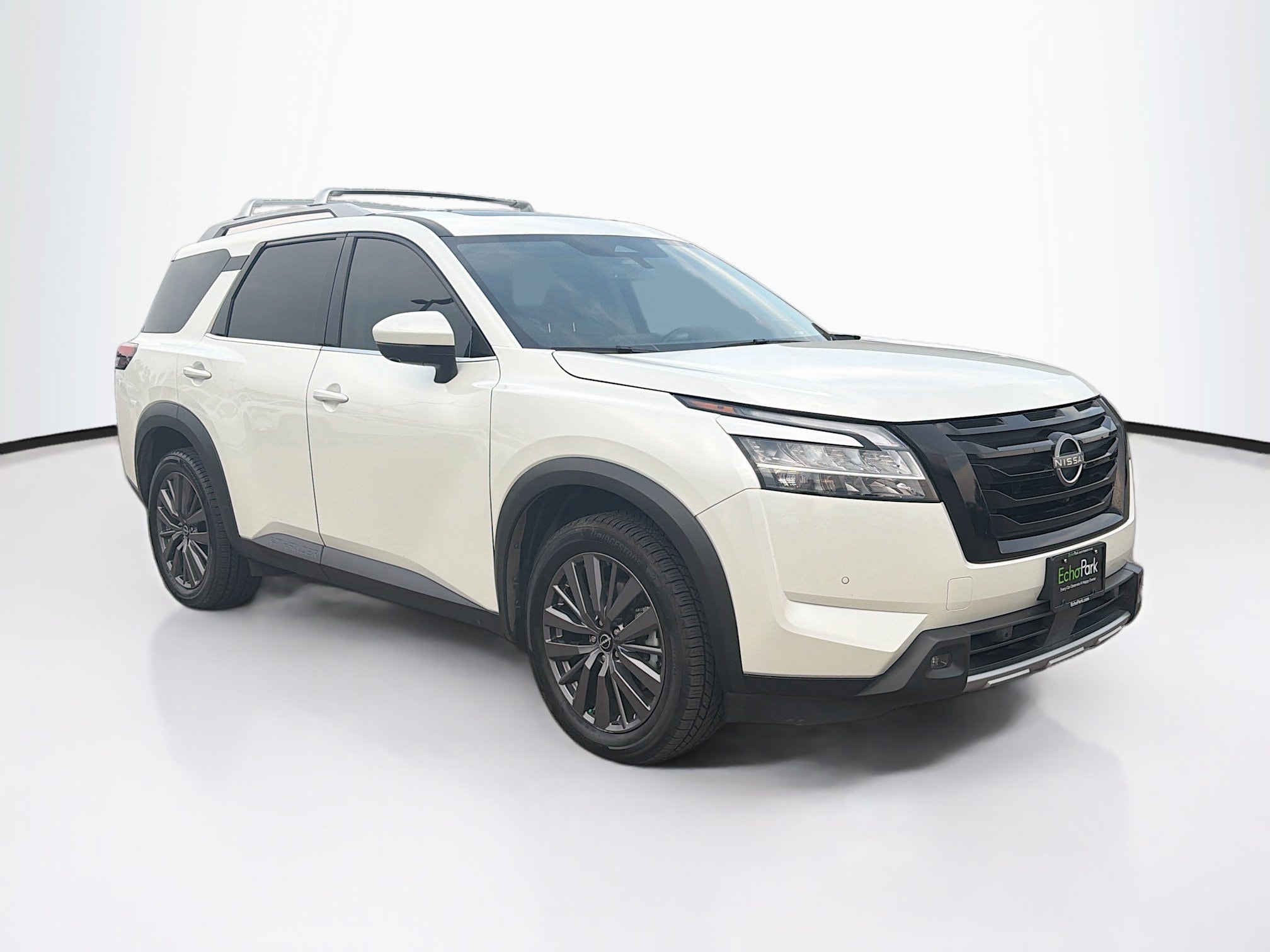 2023 Nissan Pathfinder SL 4WD's photo