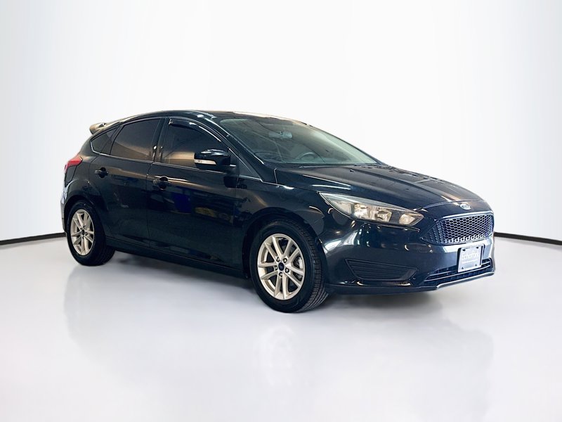 2016 Ford Focus SE's photo