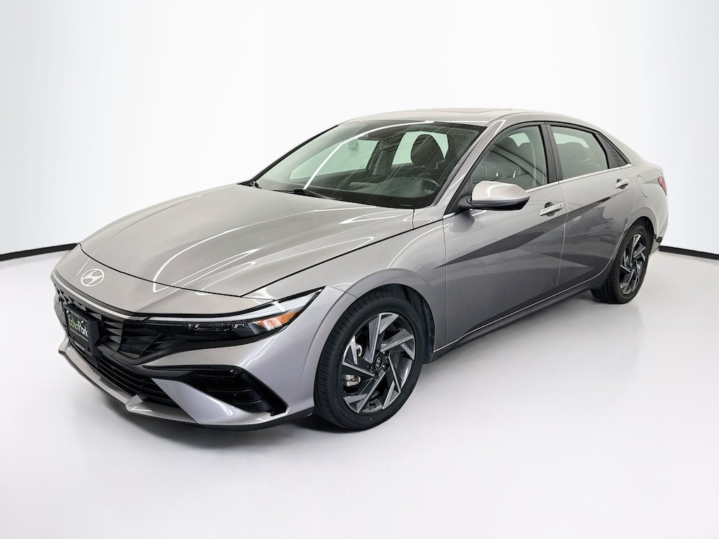 Used 2025 Hyundai Elantra SEL Convenience Sedan