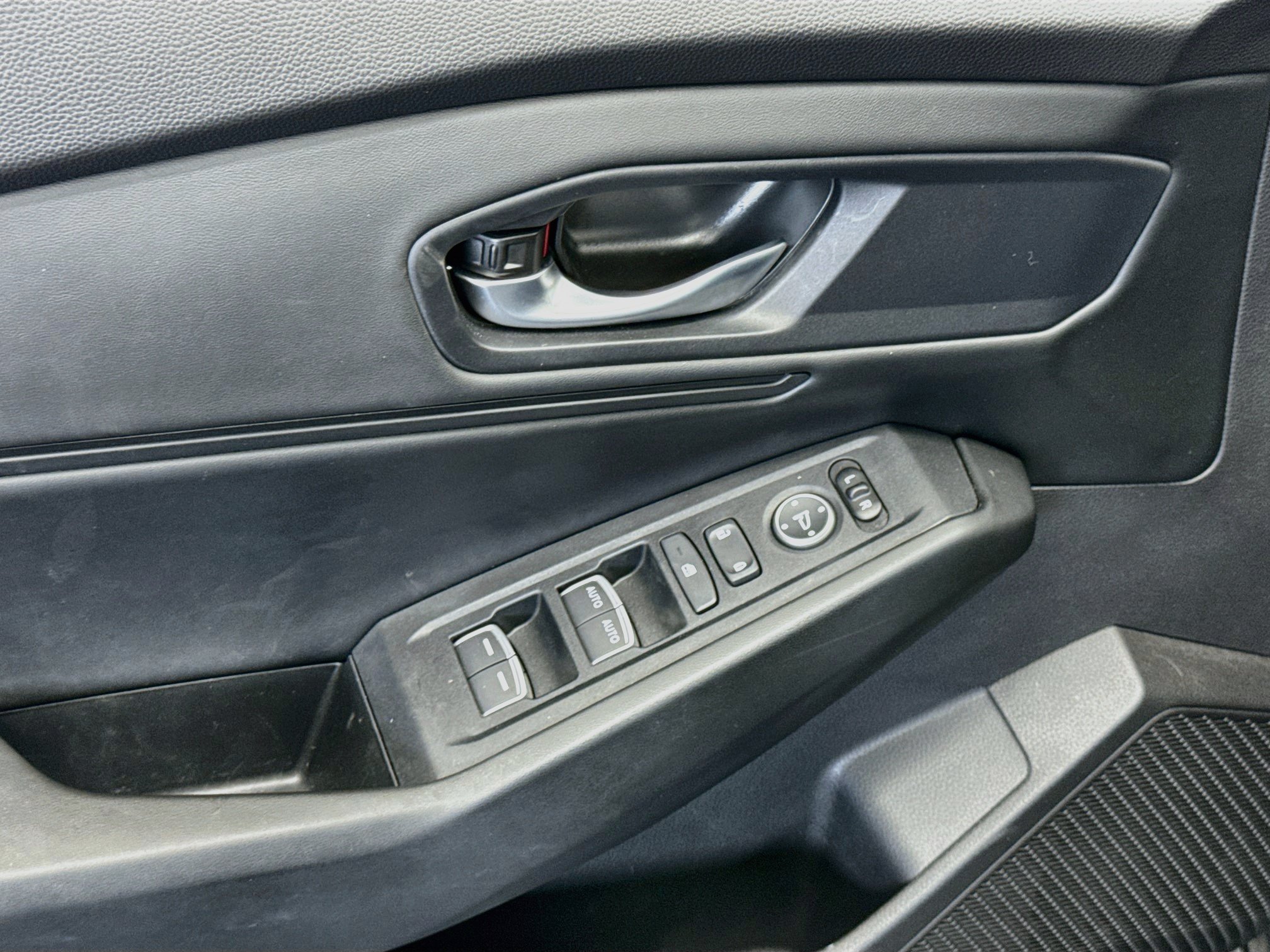 2025 Honda Accord SE - Photo 12