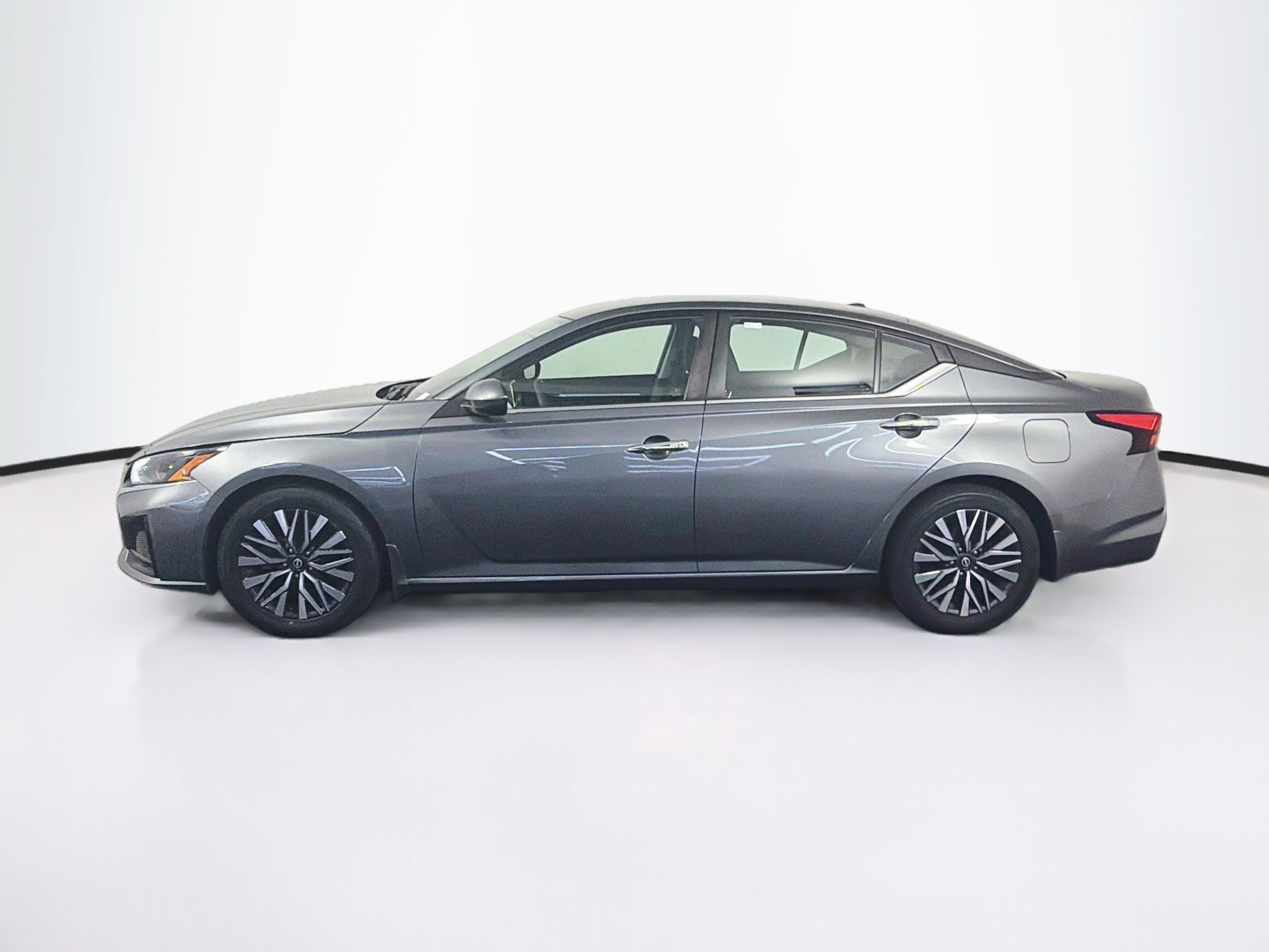 Used 2023 Nissan Altima 2.5 SV Sedan