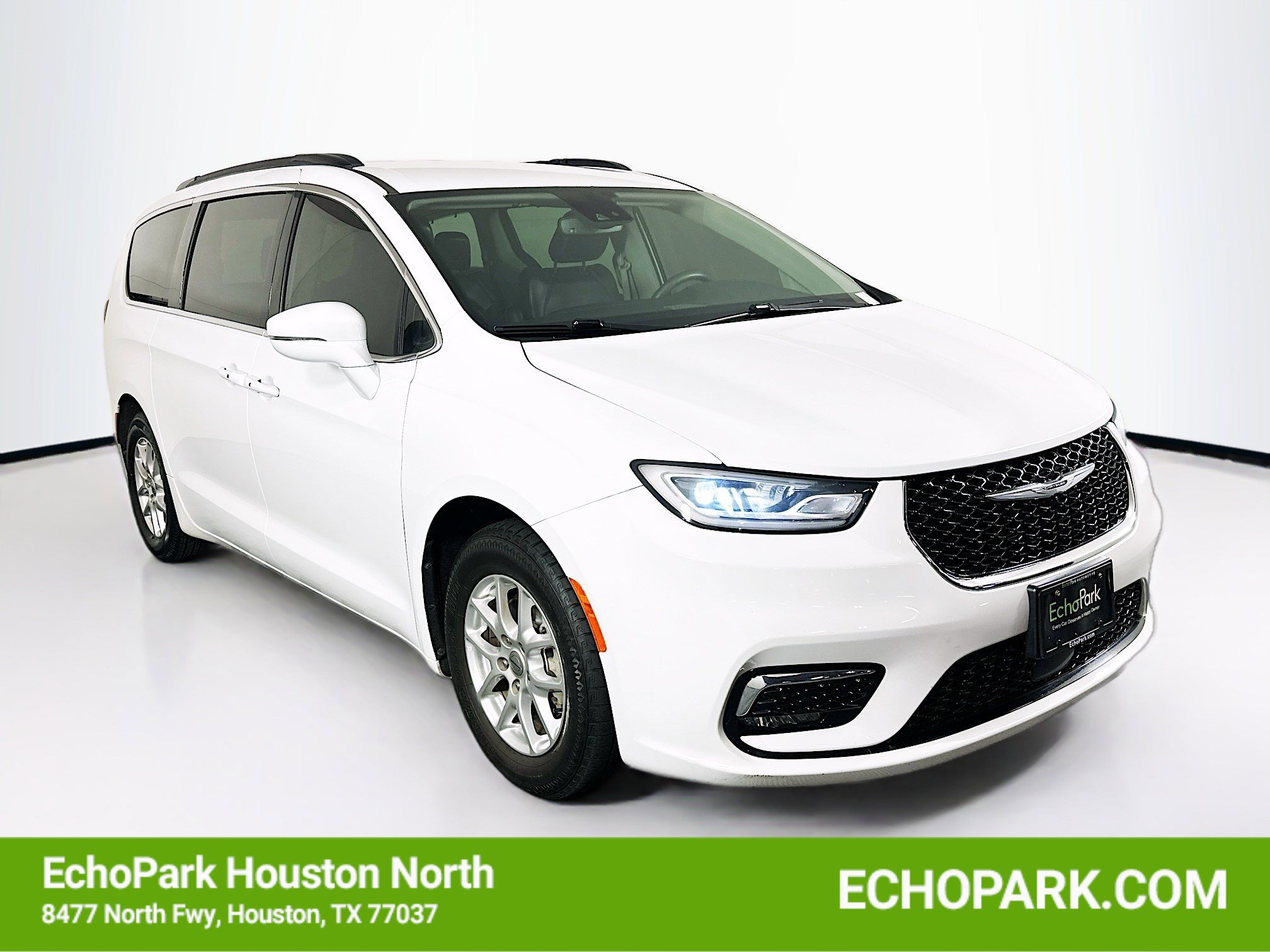 2022 Chrysler Pacifica Touring L's photo