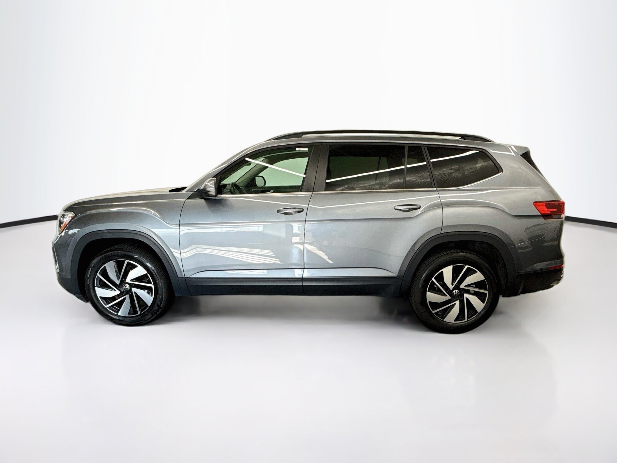 Used 2025 Volkswagen Atlas 2.0T SE w/Technology SUV
